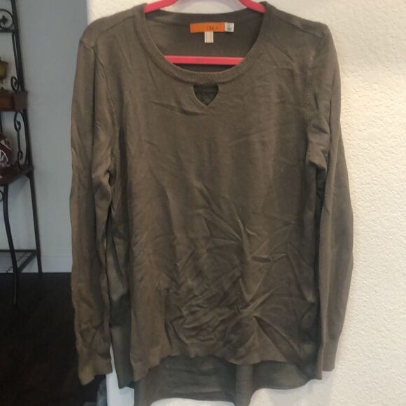 Green long sleeve sweater Top - Picture 1 of 6